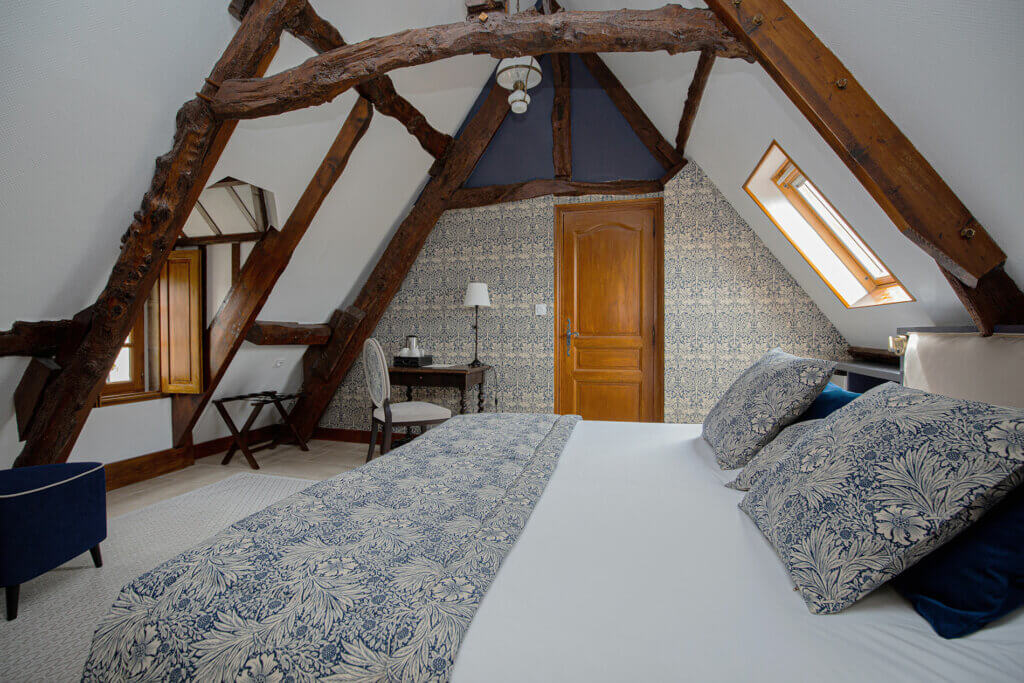 Chambre classique avec vue cours de l'hotel Ferme de la Ranconniere en Normandie
