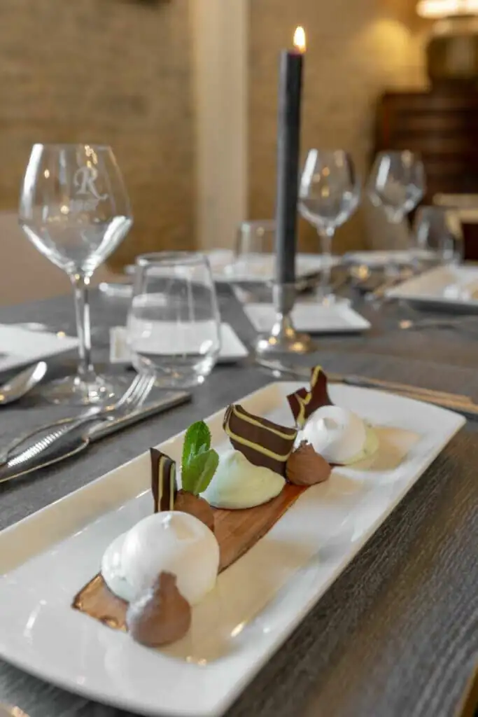 Dessert menthe chocolat fait maison a l'hotel restaurant Ferme de la Ranconniere en Normandie