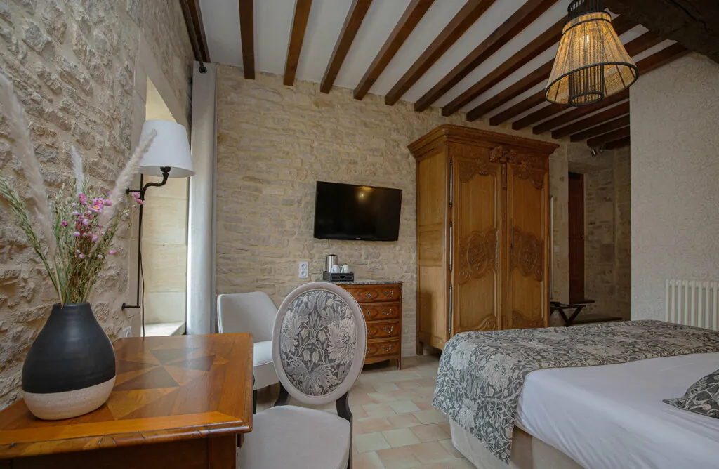 Chambre superieure avec vue sur la cour de l'hotel de charme Ferme de la Ranconniere en Normandie